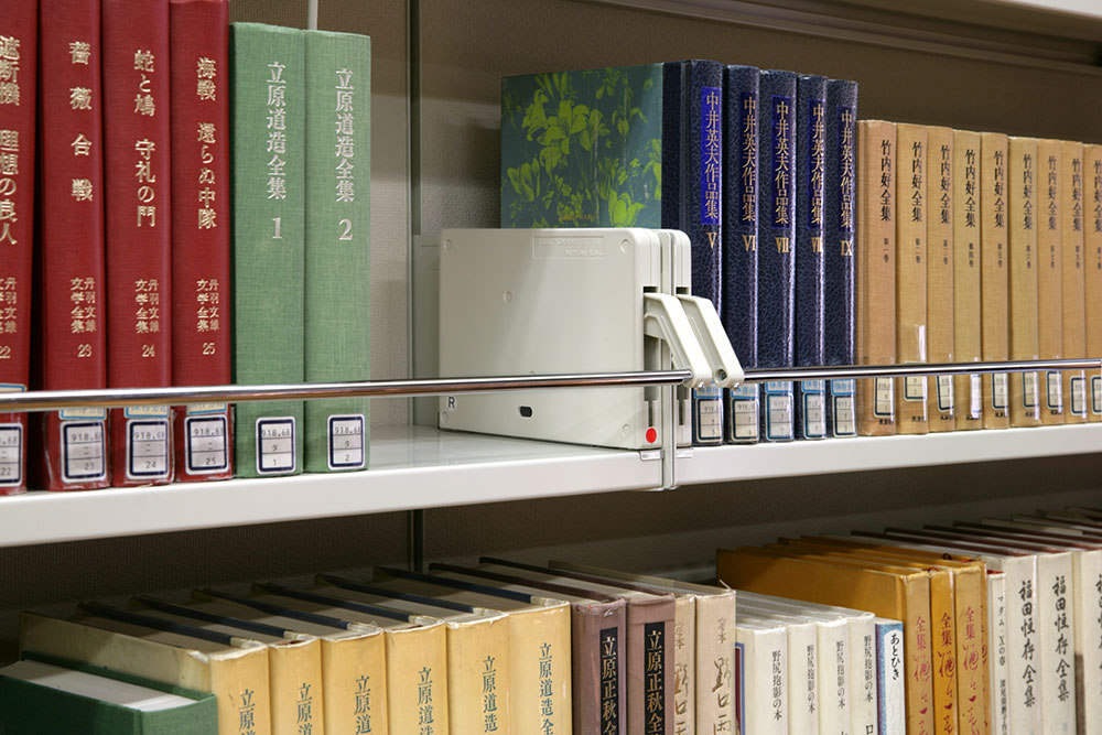 書籍落下防止装置ブックキーパーII | 製品情報 | 棚、保管システムの