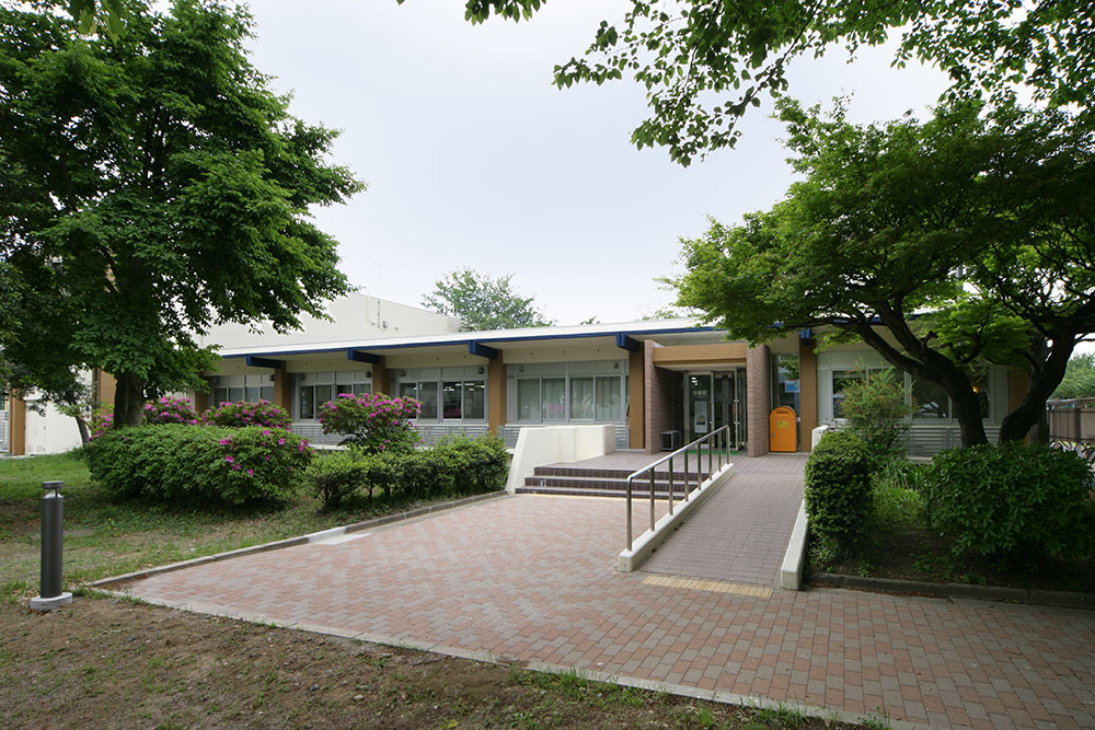 東京医科歯科大学図書館国府台分館 - 棚、保管システムの日本