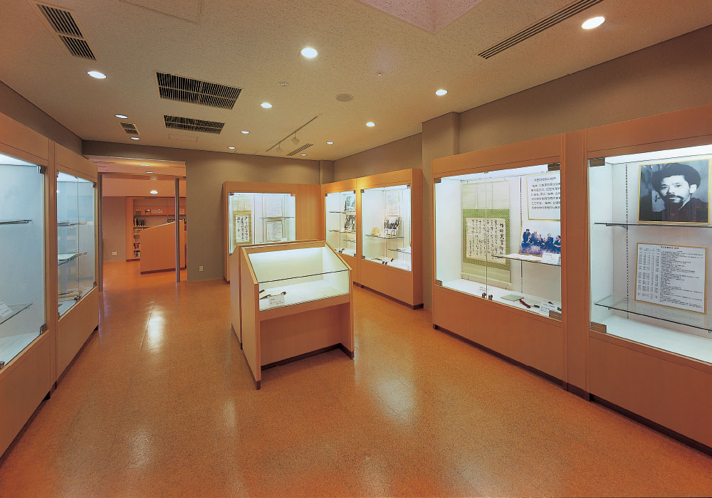 木製展示ケース - 棚、保管システムの日本ファイリング株式会社製品